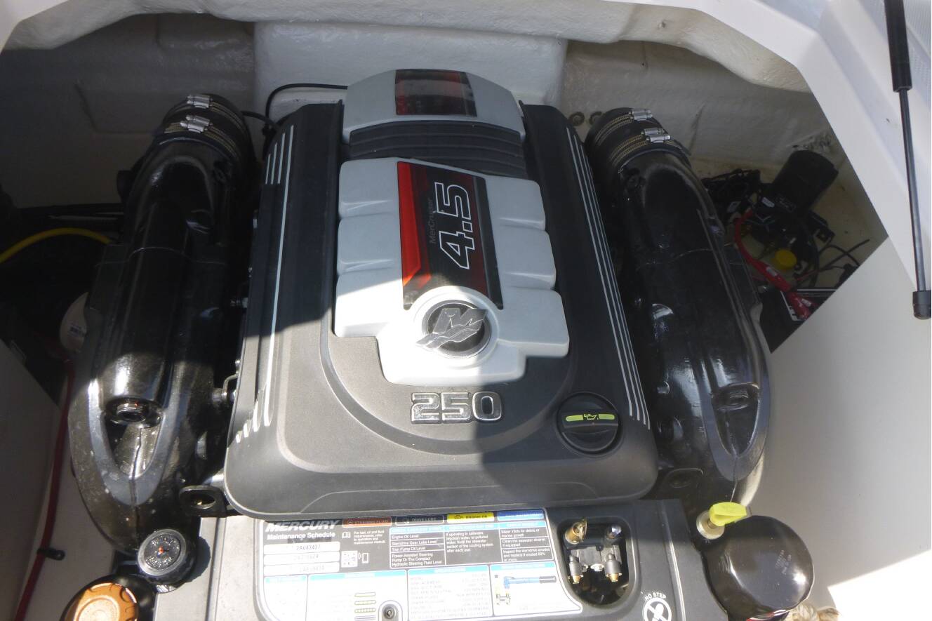 A photo of this 2021 Chaparral 23 SSi