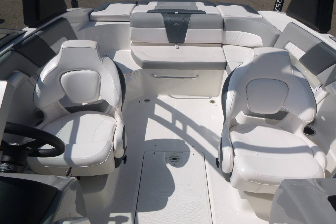 A photo of this 2021 Chaparral 23 SSi