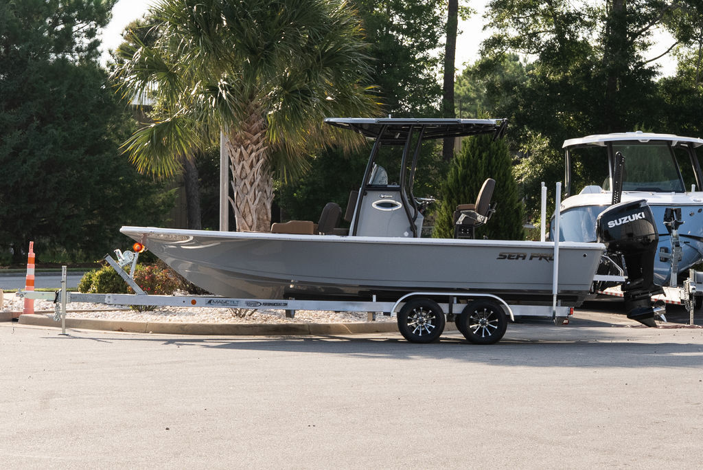 2027 Sea Pro 230DLX in cedar point NC