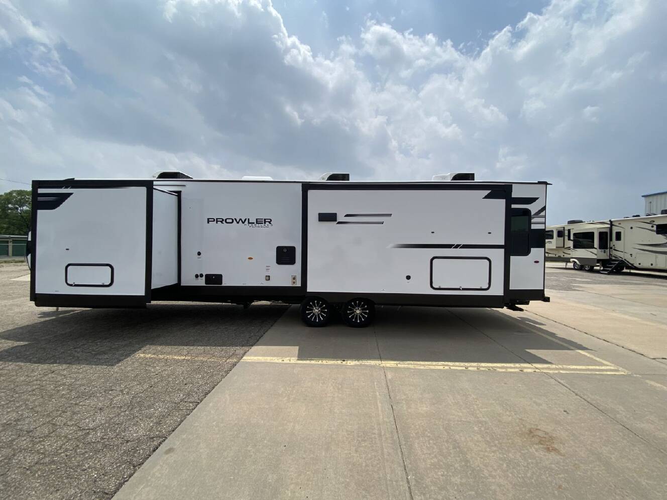 A photo of this 2026 Heartland PROWLER 3301RLT