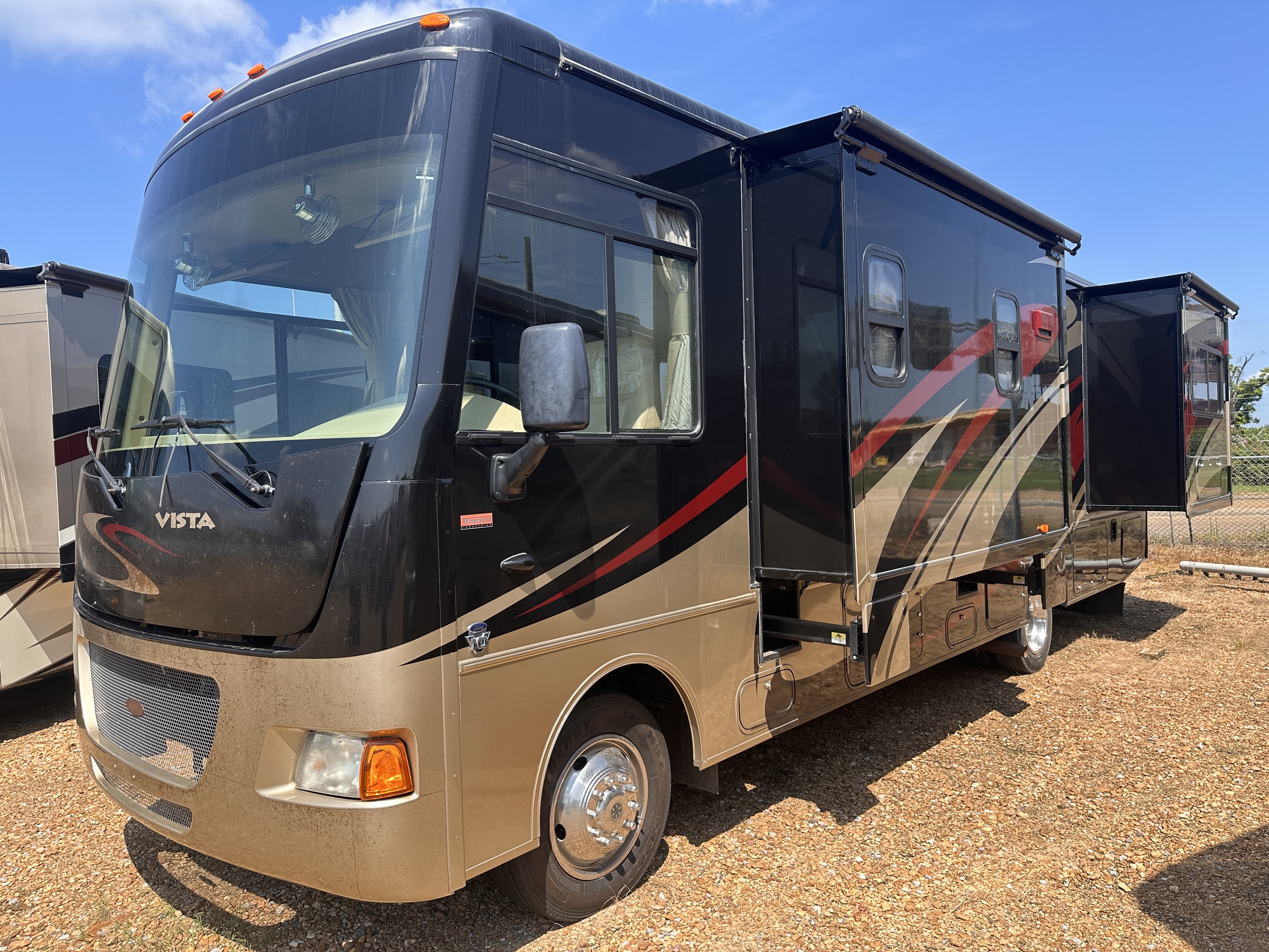 2012 Winnebago Vista 30T Class A Diesel Motorhome - Diesel Pusher RV
