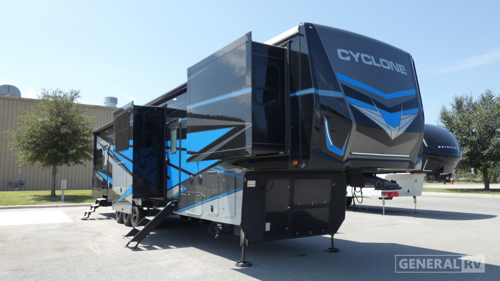 2025 Heartland CYCLONE 4008 in ocala FL