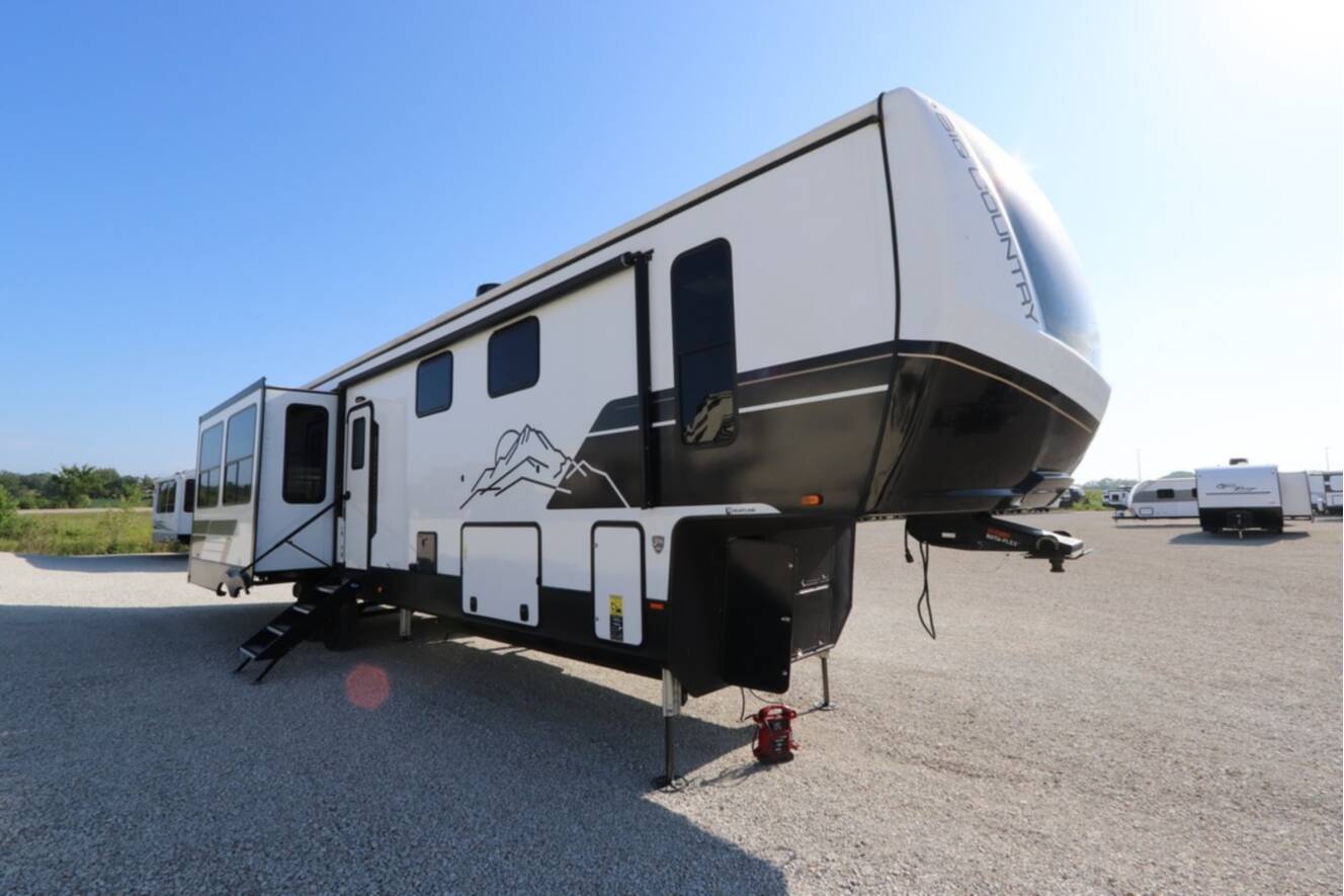 A photo of this 2024 Heartland Big Country 3705FB