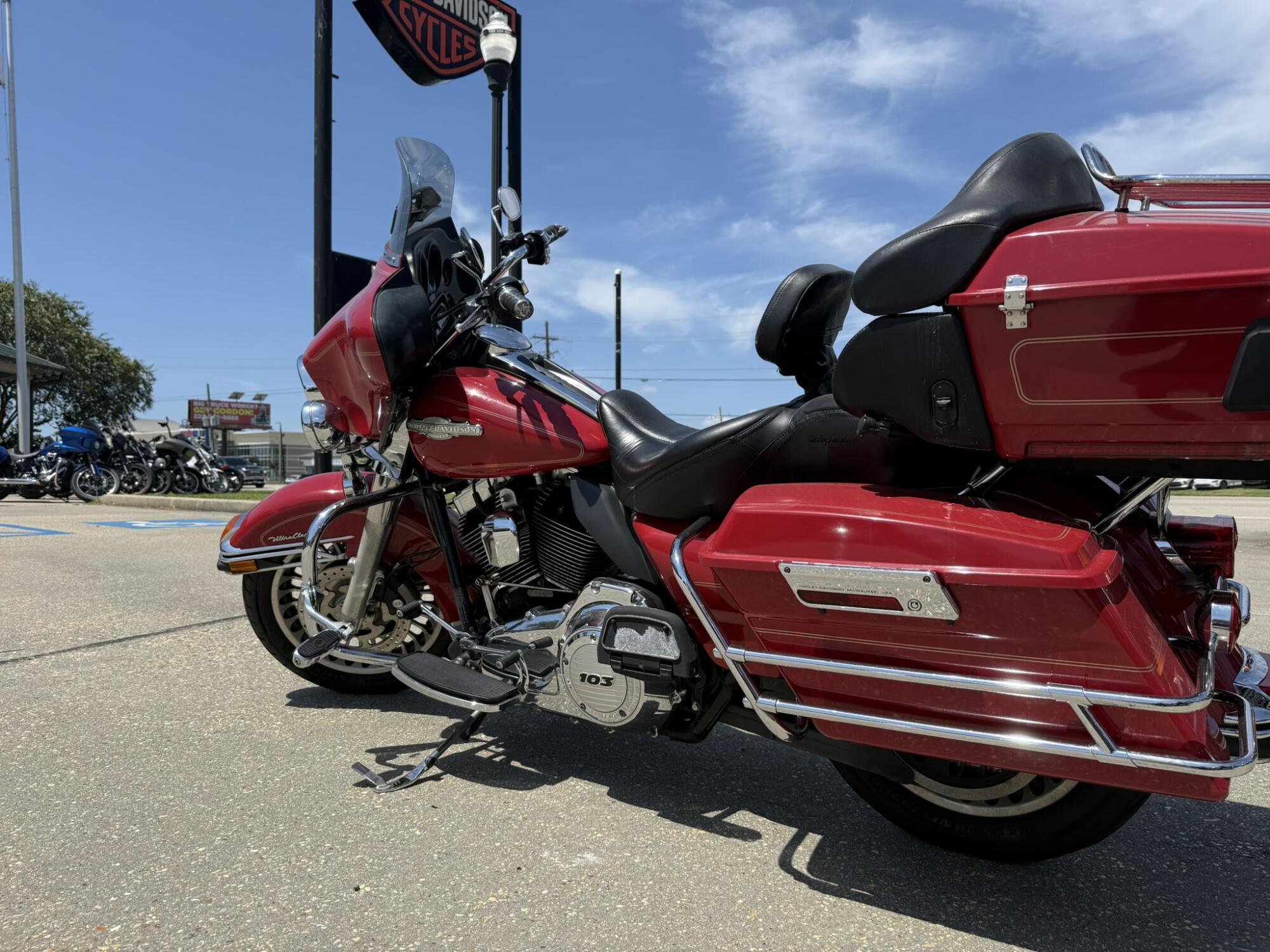 2013 Harley-Davidson Ultra Classic Electra Glide ULTRA CLASSIC FLHTCU in Winterville, NC