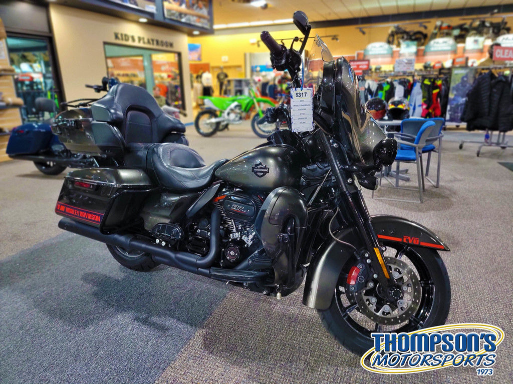 2018 Harley-Davidson® FLHTKSE - CVO Limited CVO LIMITED in Terre Haute, IN