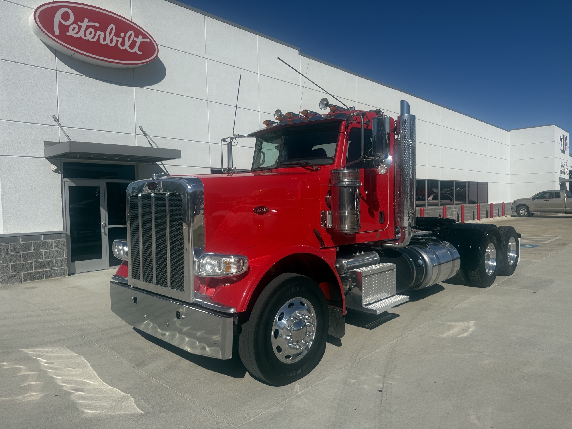 2021 PETERBILT 389 in Lowell, AR