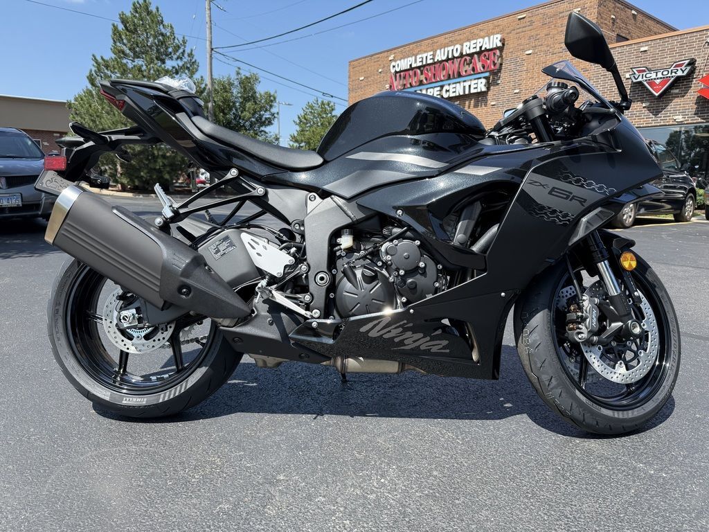 2027 Kawasaki Ninja® ZX -6R ABS ABS in Carol Stream, IL
