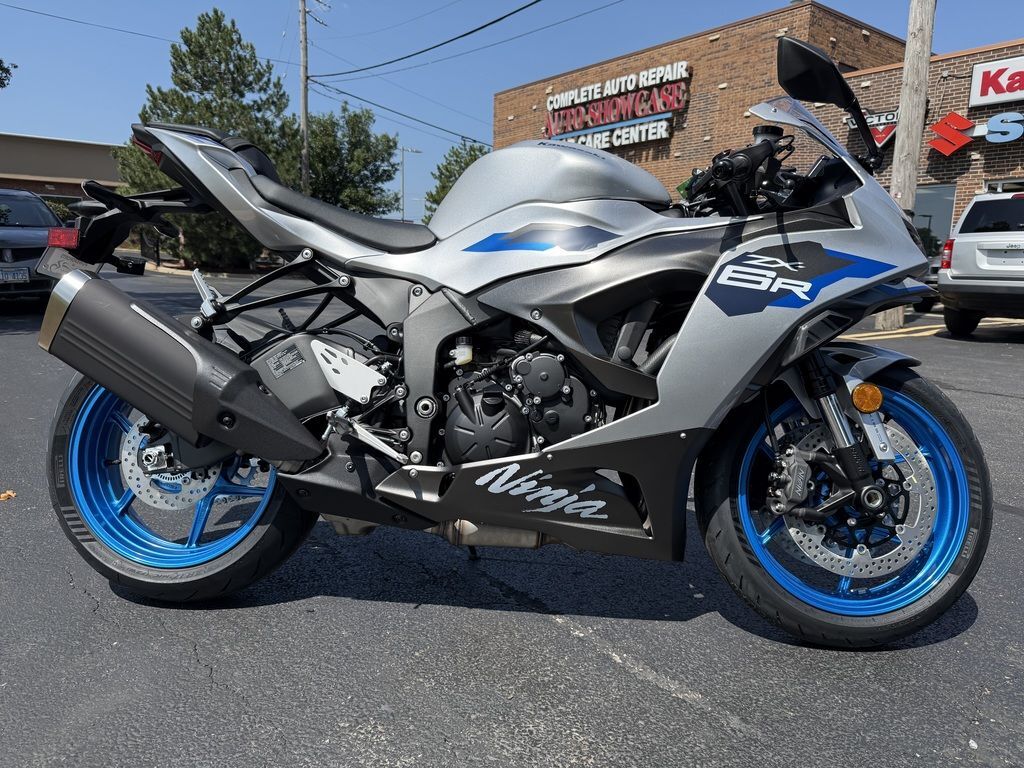 2027 Kawasaki Ninja® ZX -6R ABS ABS in Carol Stream, IL