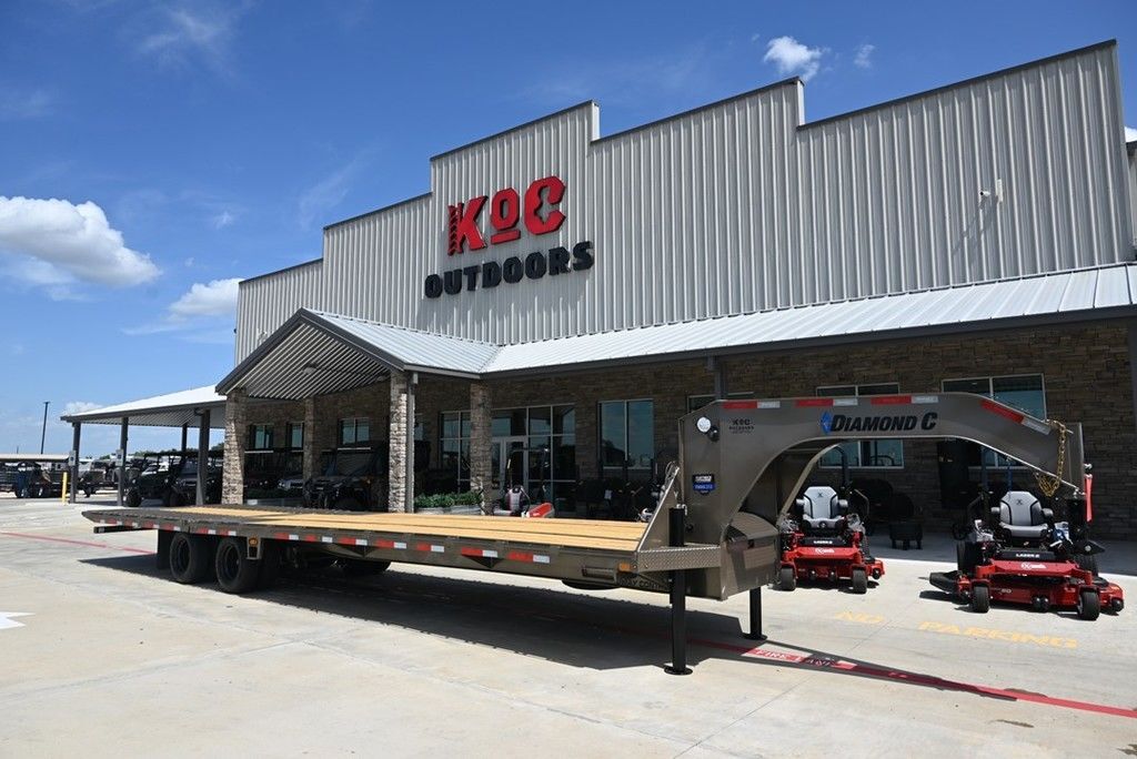 2027 Diamond C FMAX 212 25.9K HDT PACESETTER 35' X 102" in Caldwell, TX