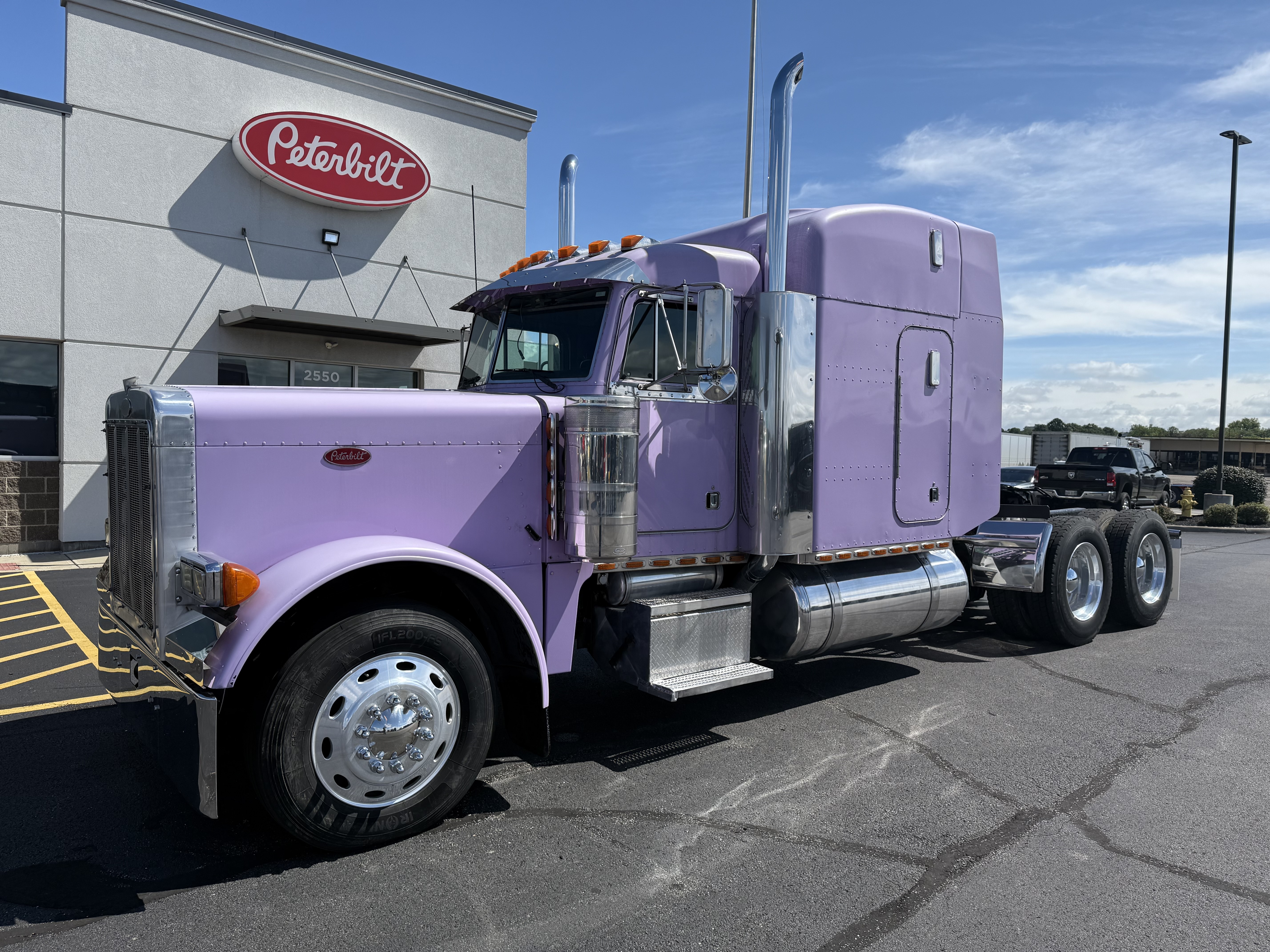 2000 PETERBILT 379 in Cincinnati, OH