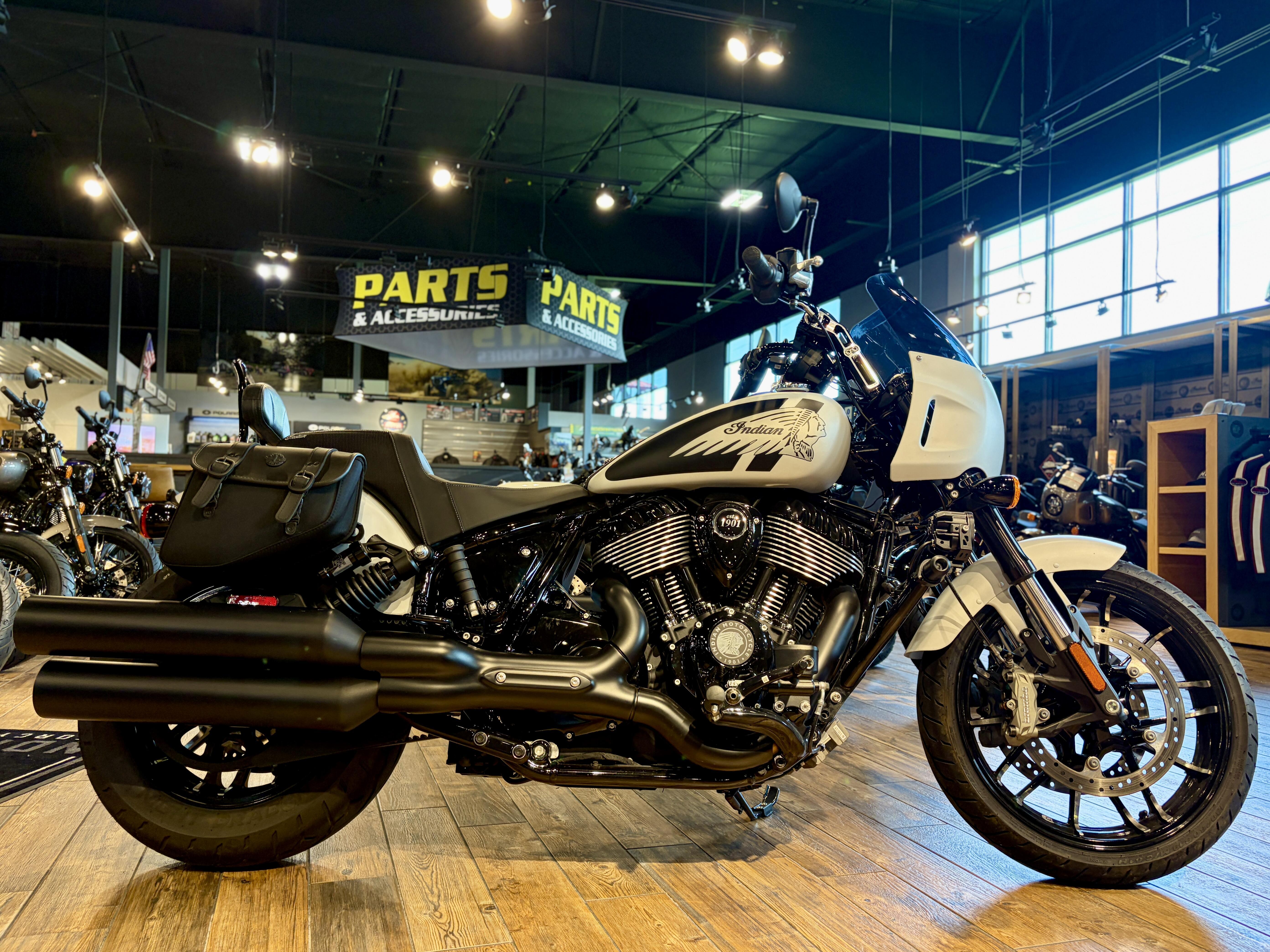 2024 Indian Motorcycle SPRT CHIEF GHOST WHITE METALLIC SMK 49ST BASE in Sanford, FL