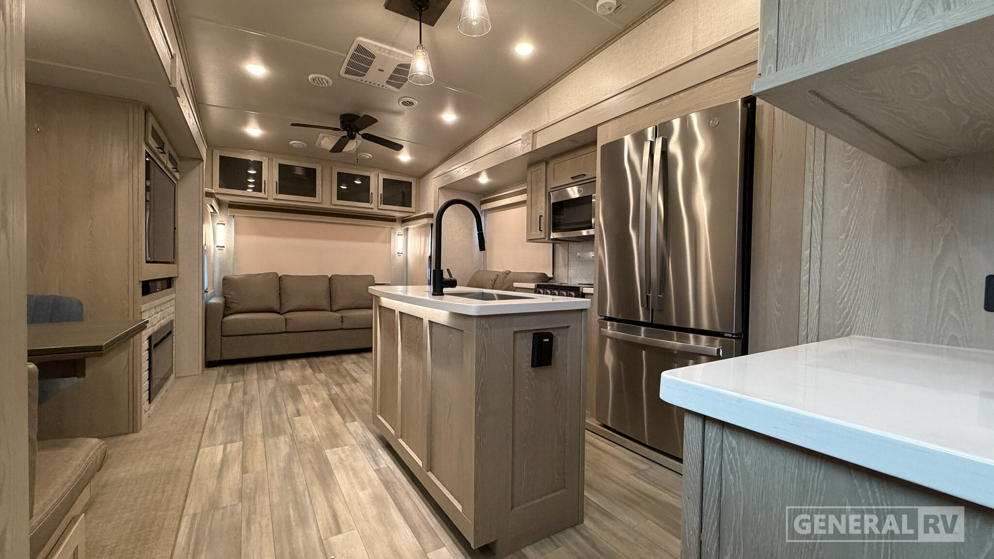 2023 Forest River Rockwood Signature Ultra Lite 8288SB in huntley IL