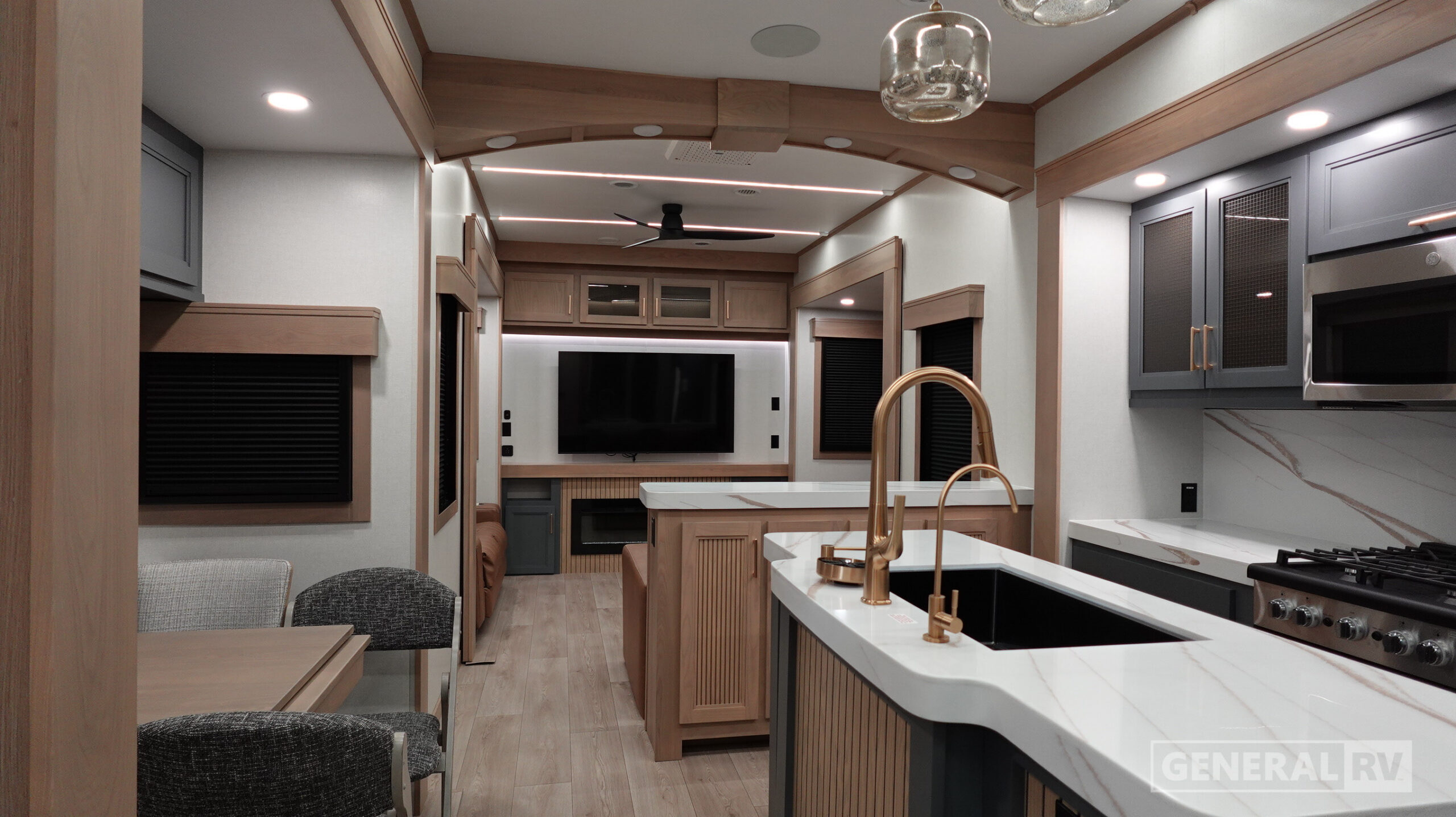 2027 Crossroads Rv REDWOOD 415RD in dover FL