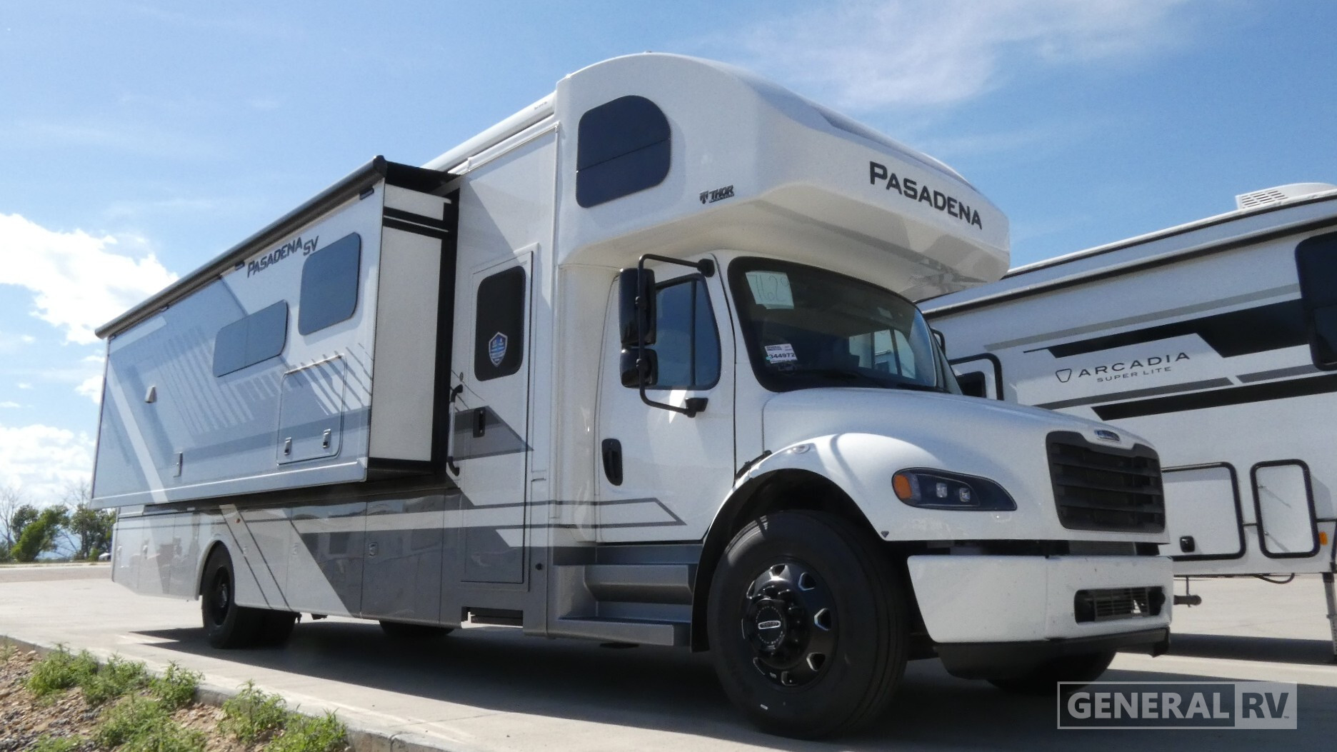 2027 Thor Motor Coach PASADENA SV 38DX in longmont CO