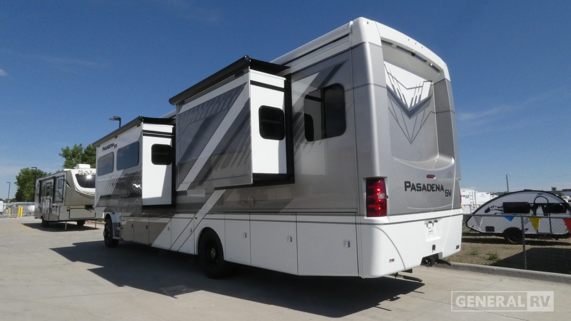 2027 Thor Motor Coach PASADENA SV 38DX in longmont CO