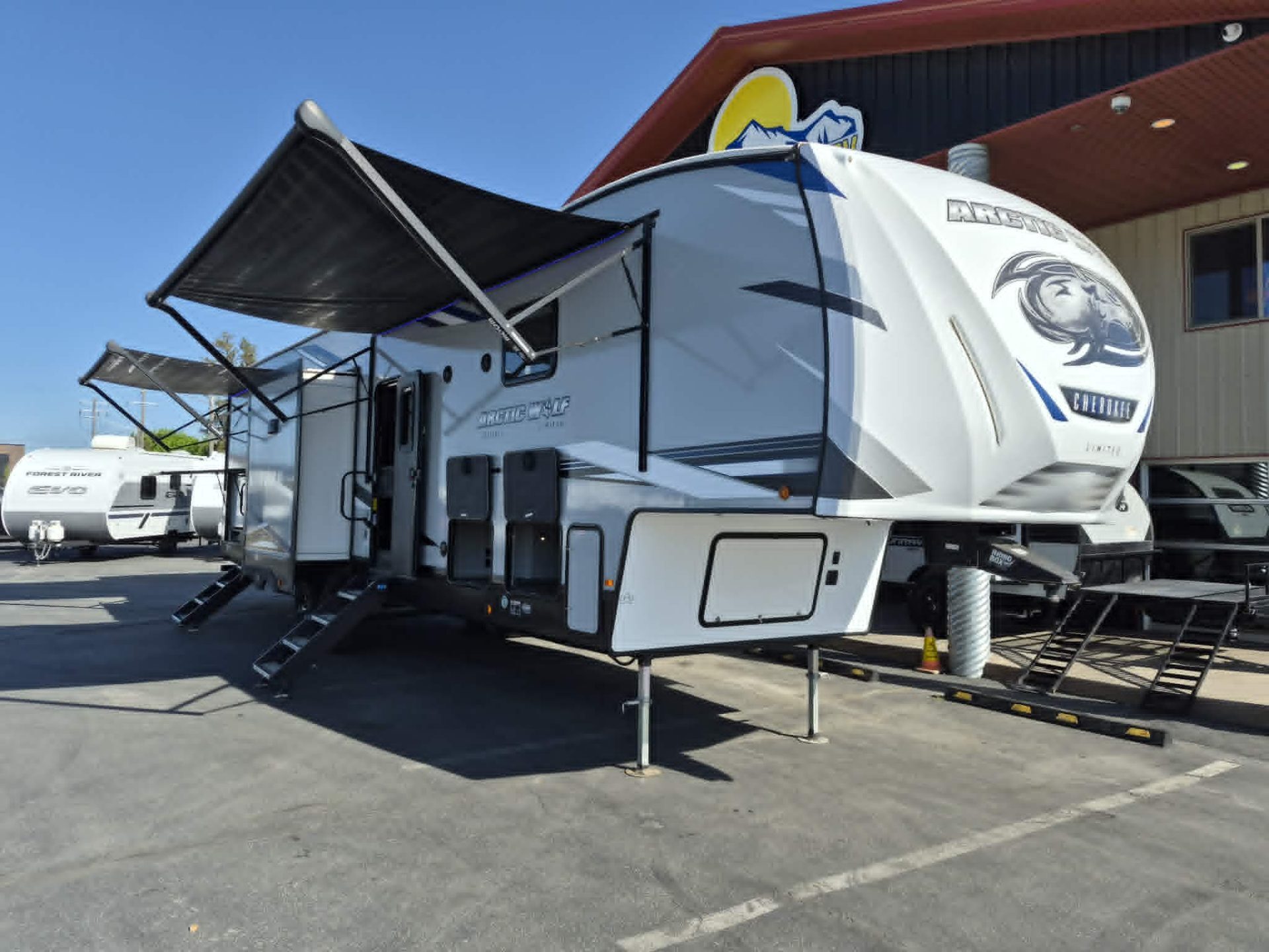 2022 Forest River ARCTIC WOLF 3770 SUITE in spokane valley WA