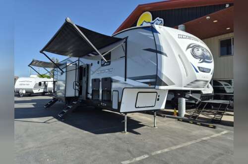2022 Forest River ARCTIC WOLF 3770 SUITE in spokane valley WA
