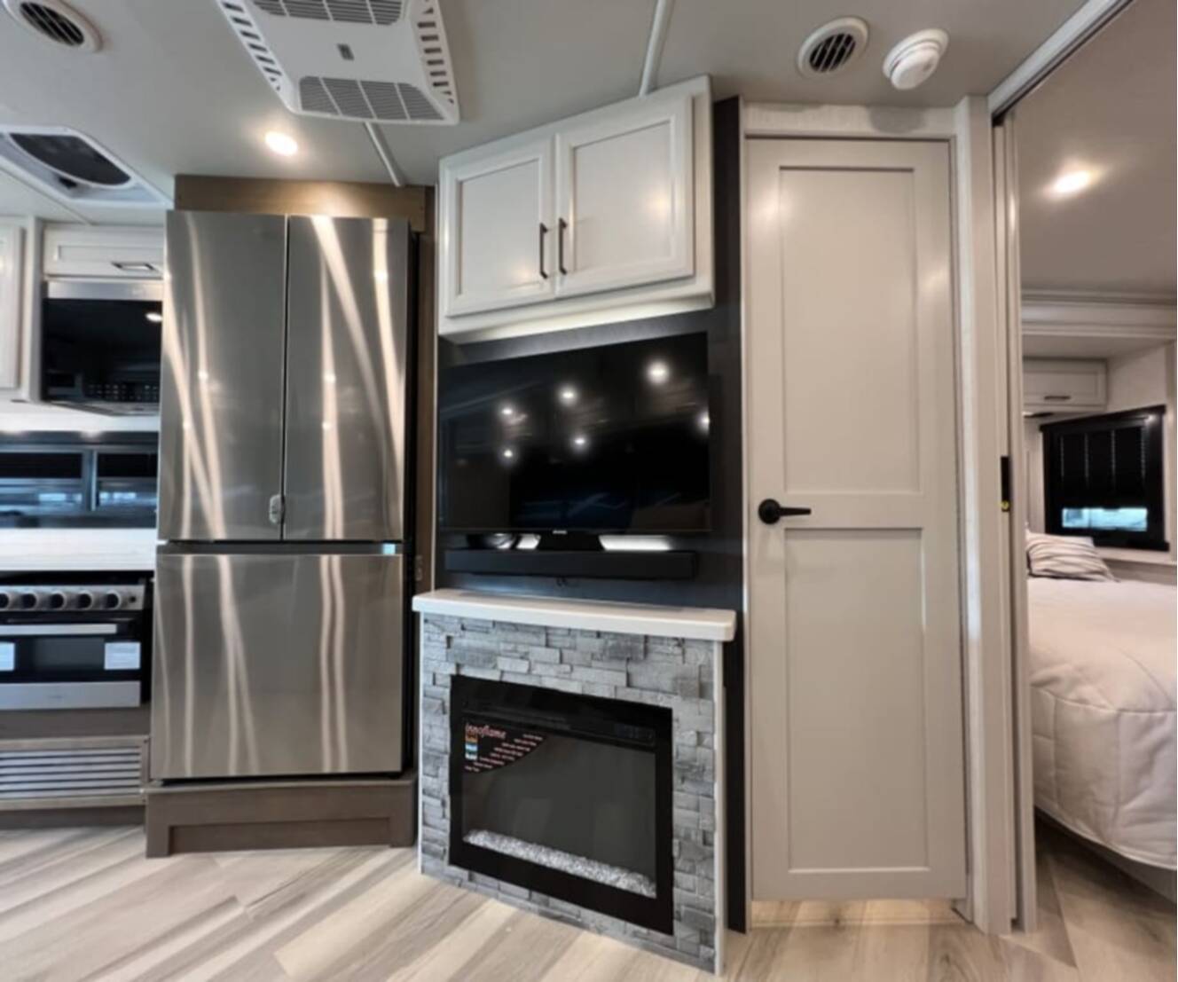 A photo of this 2027 Fleetwood BOUNDER 35K
