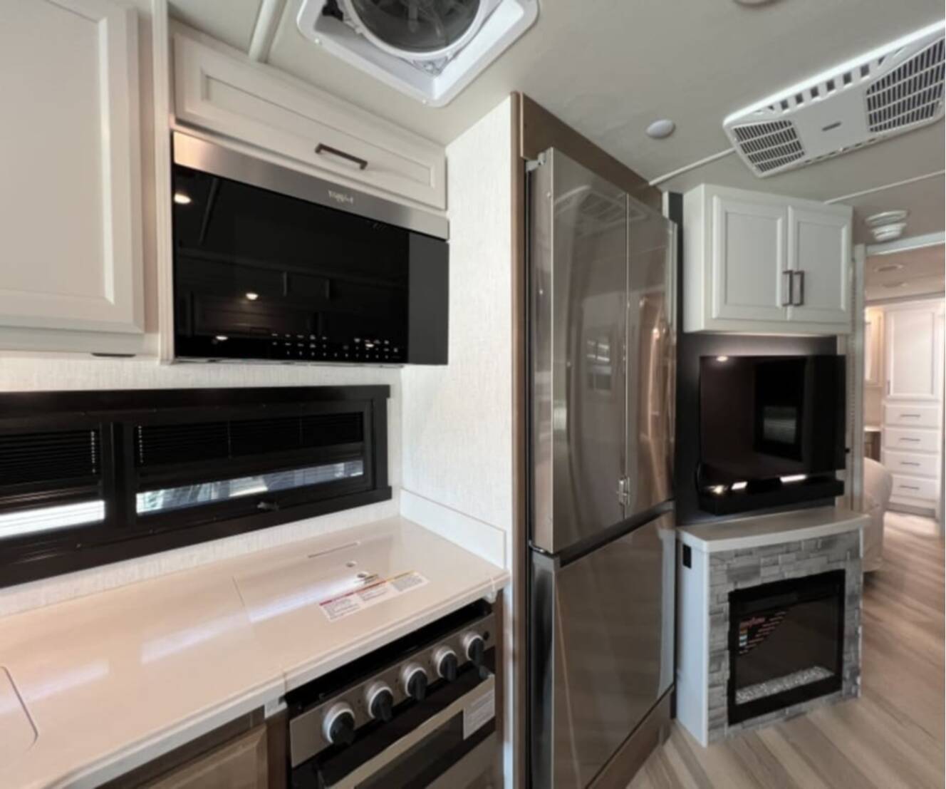 A photo of this 2027 Fleetwood BOUNDER 35K