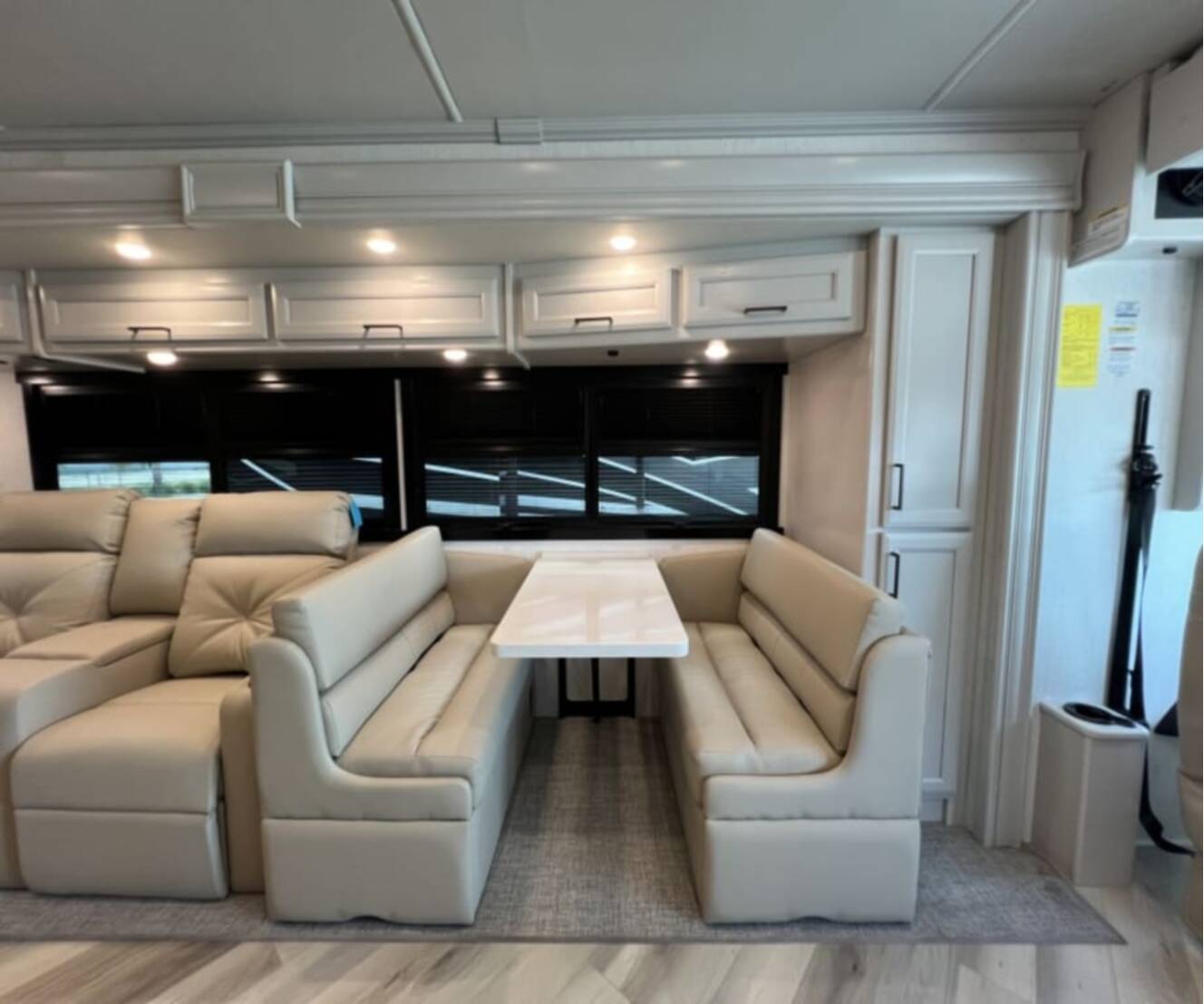 A photo of this 2027 Fleetwood BOUNDER 35K