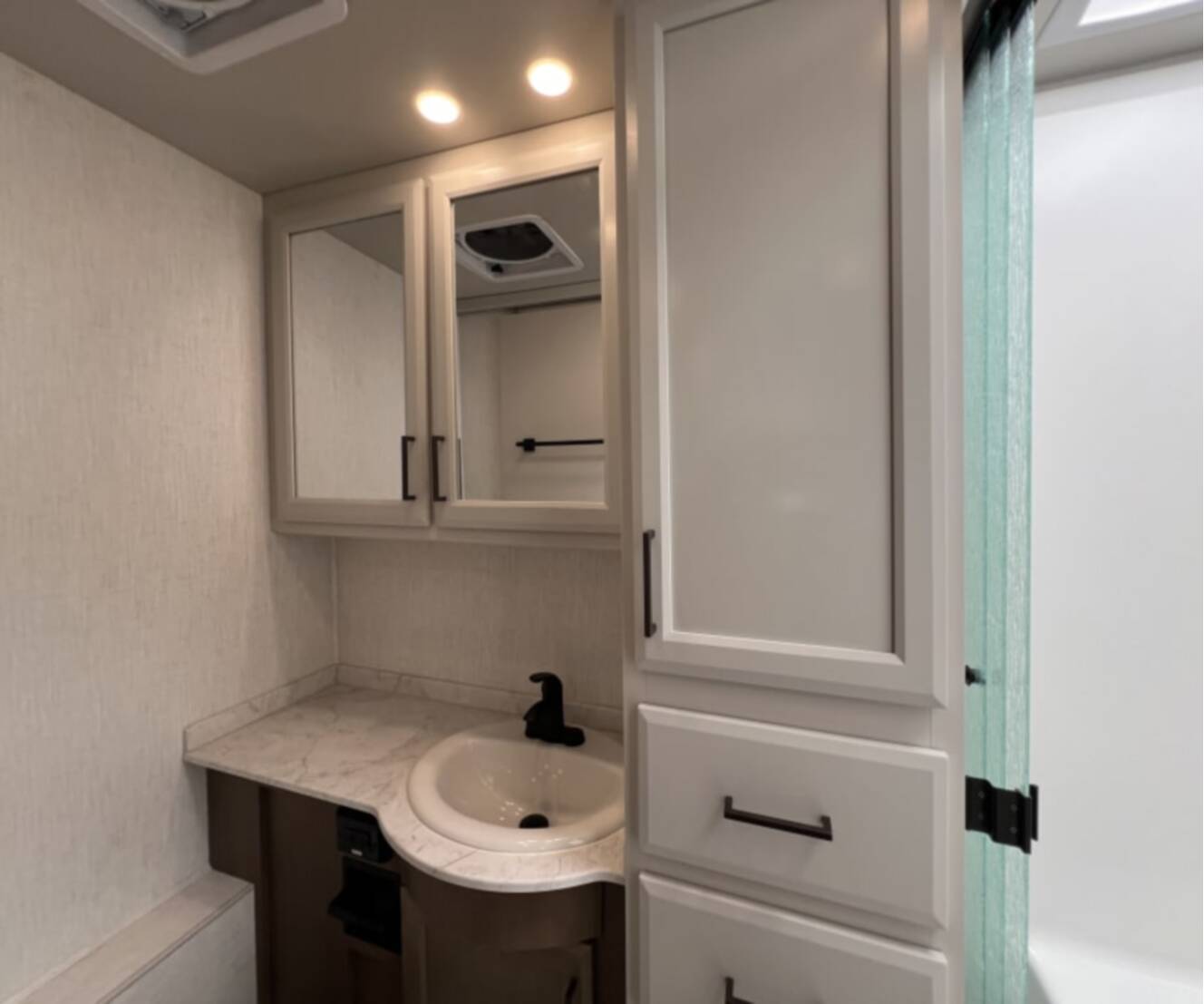 A photo of this 2027 Fleetwood BOUNDER 35K