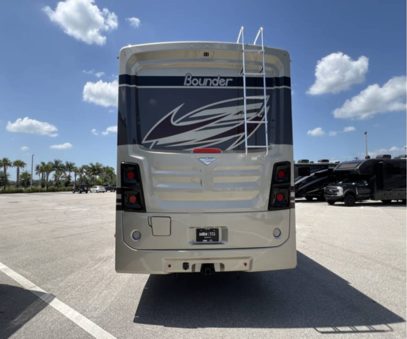 A photo of this 2027 Fleetwood BOUNDER 35K