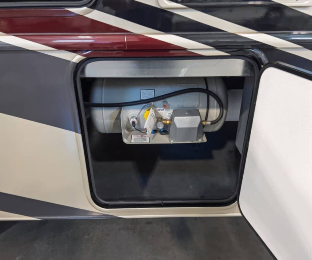 A photo of this 2027 Fleetwood FLAIR 29M