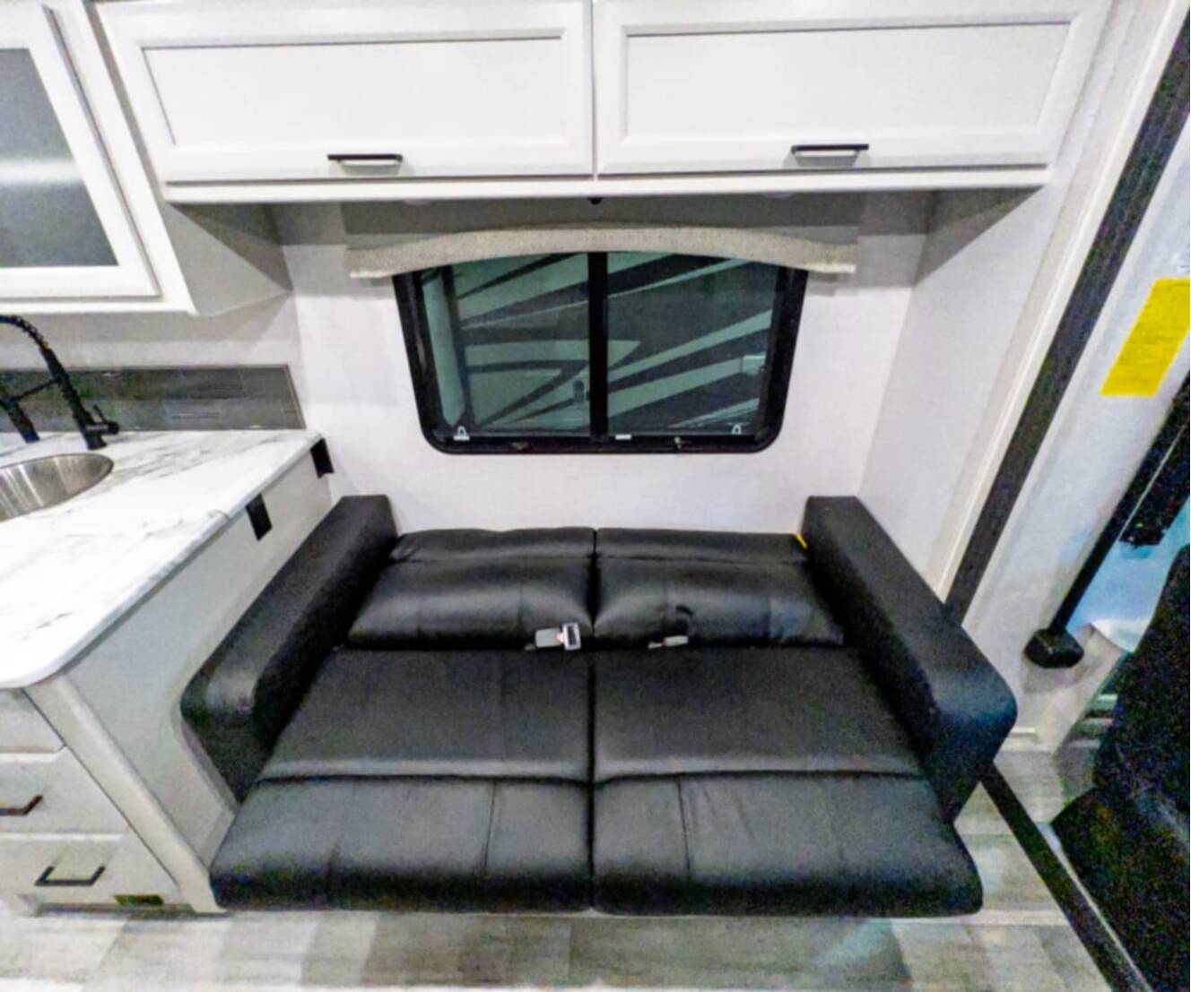 A photo of this 2027 Fleetwood FLAIR 29M