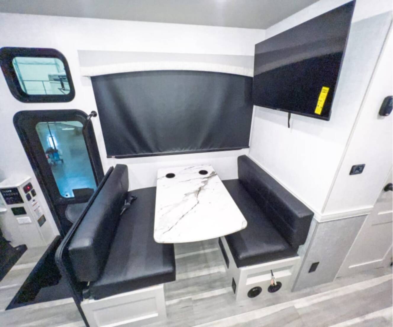 A photo of this 2027 Fleetwood FLAIR 29M