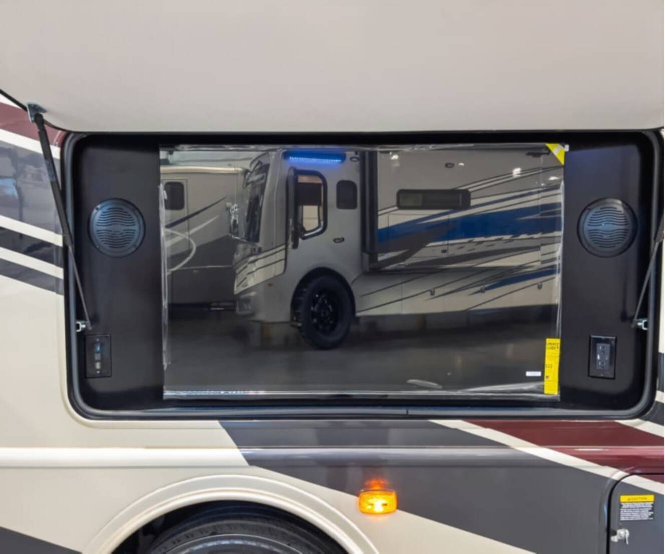 A photo of this 2027 Fleetwood FLAIR 29M