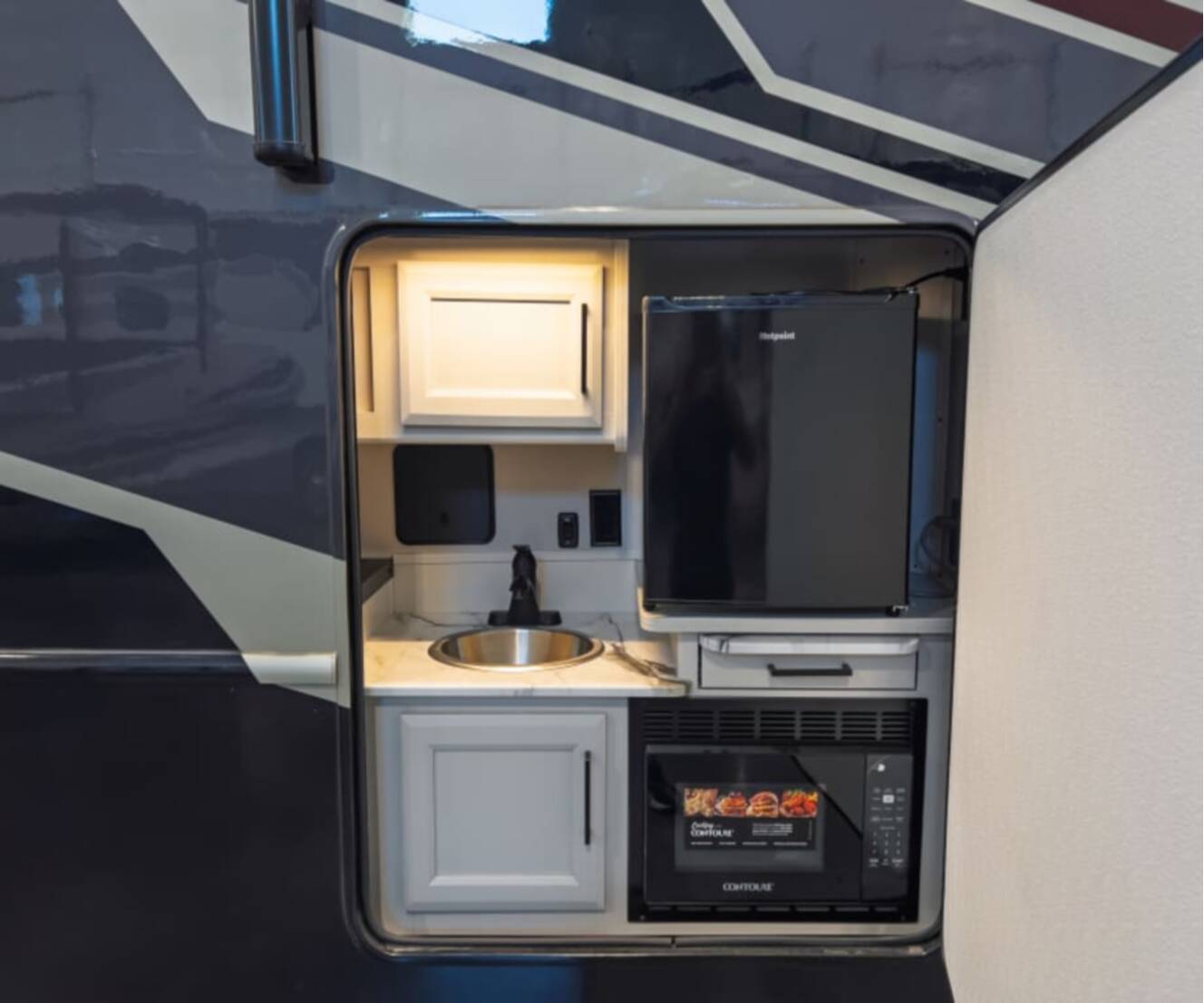 A photo of this 2027 Fleetwood FLAIR 29M