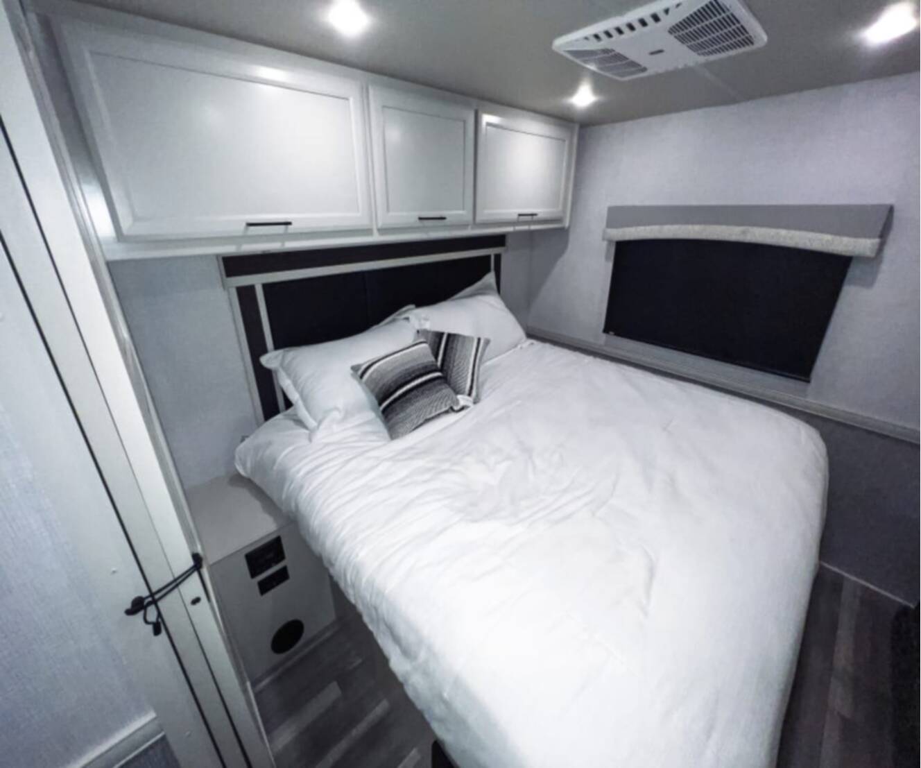 A photo of this 2027 Fleetwood FLAIR 29M