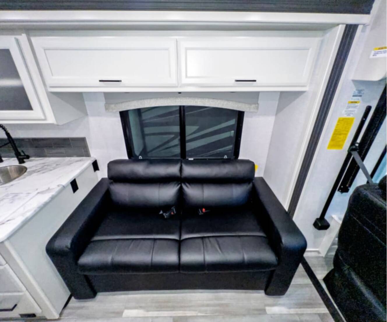 A photo of this 2027 Fleetwood FLAIR 29M