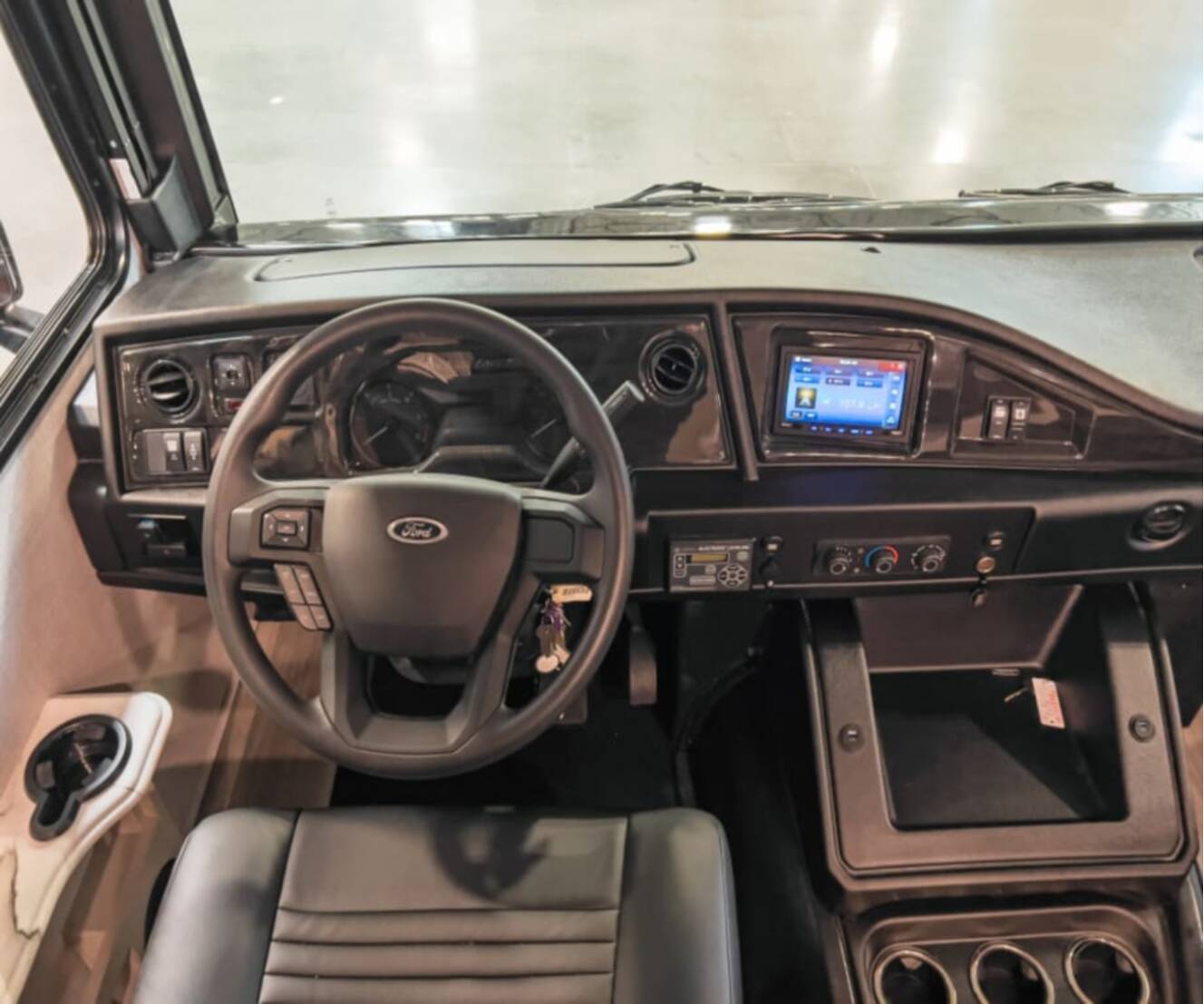 A photo of this 2027 Fleetwood FLAIR 29M
