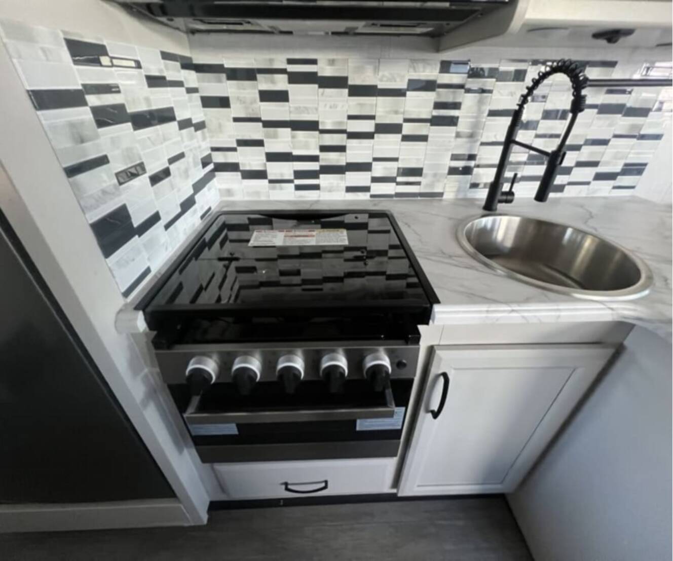 A photo of this 2024 Fleetwood FLAIR 29M