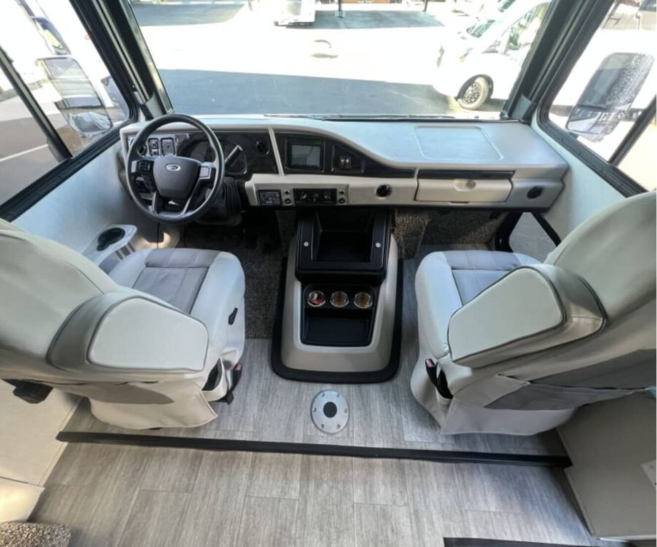 A photo of this 2024 Fleetwood FLAIR 29M