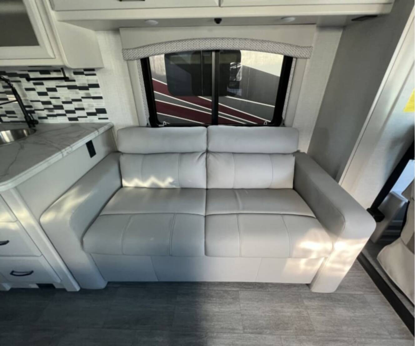 A photo of this 2024 Fleetwood FLAIR 29M