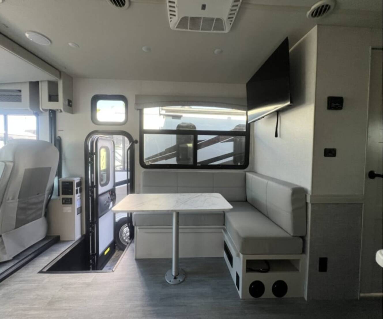A photo of this 2024 Fleetwood FLAIR 29M