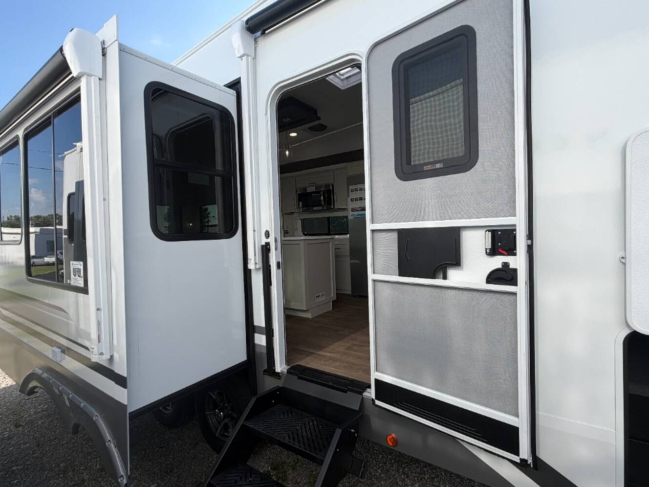 A photo of this 2027 Alliance Rv Avenue 32RLS