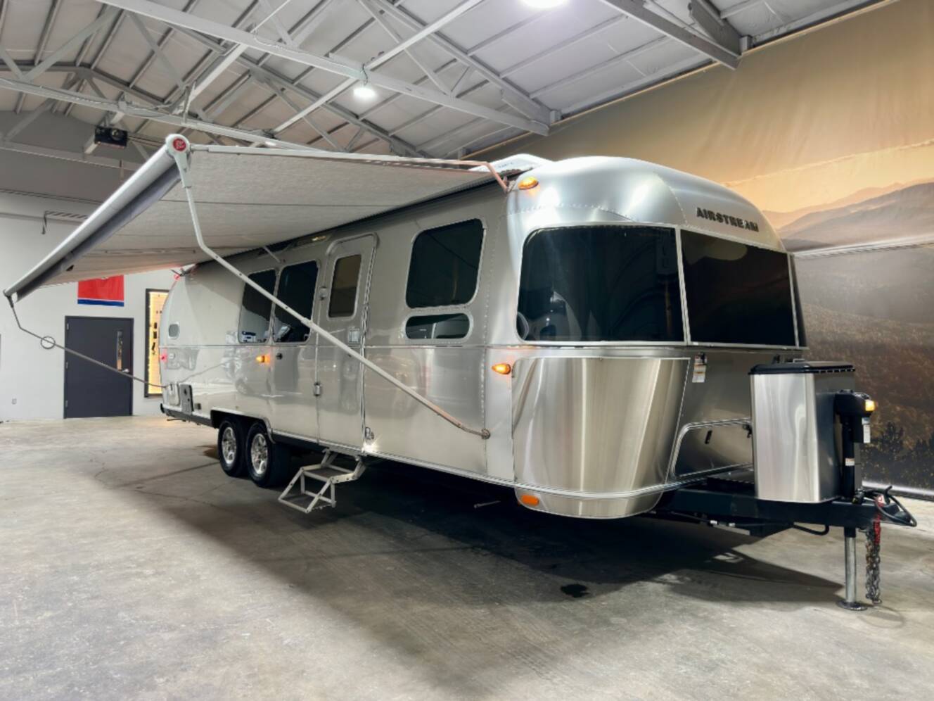 A photo of this 2023 Airstream Flying Cloud 30FB Bunk