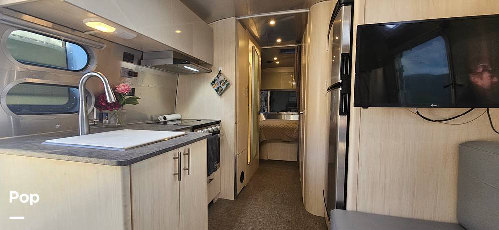 2022 Airstream Flying Cloud 25RB in golden CO