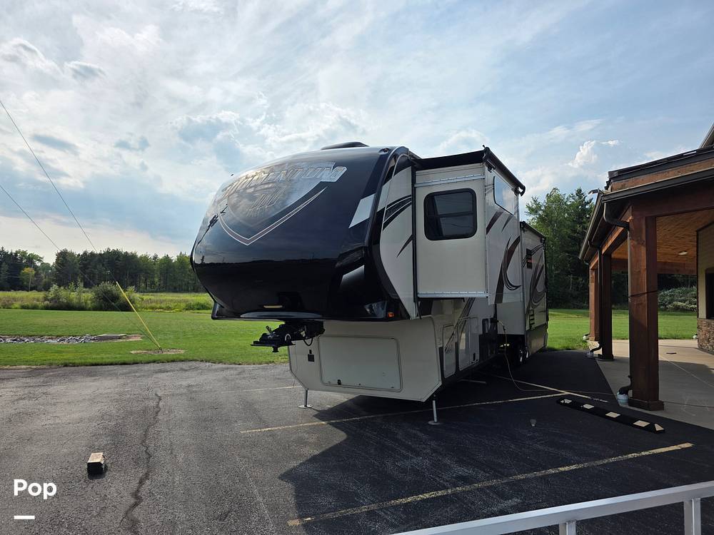 2015 Grand Design Momentum 385TH in elma NY