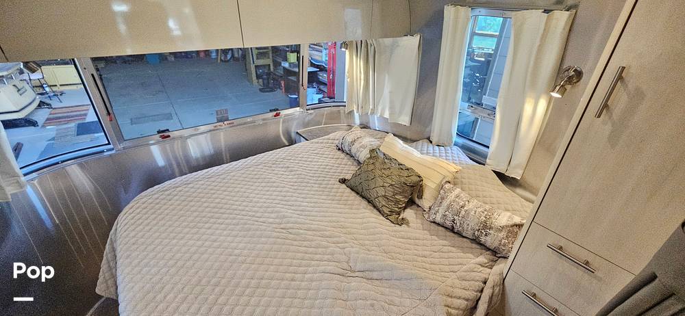 2022 Airstream Flying Cloud 25RB in golden CO