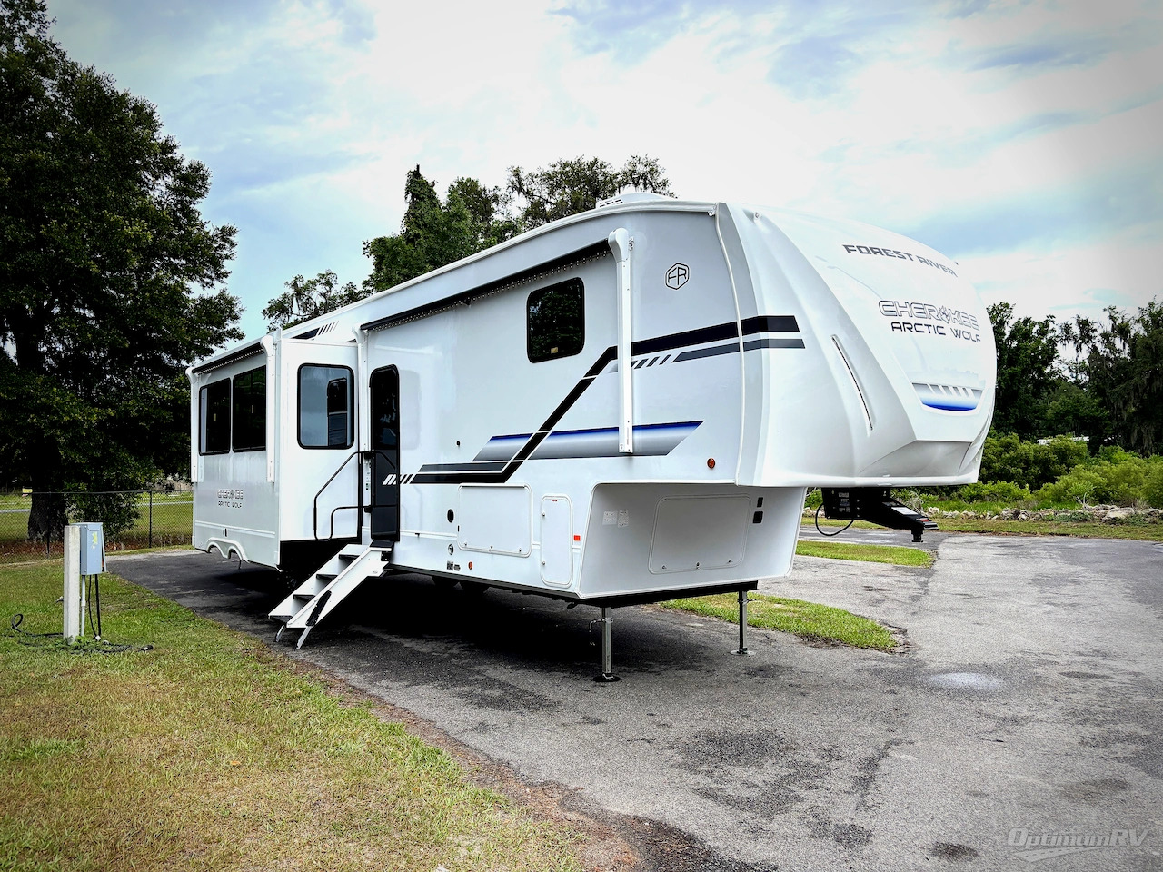 2026 Forest River Cherokee Arctic Wolf 38DST in ocala FL