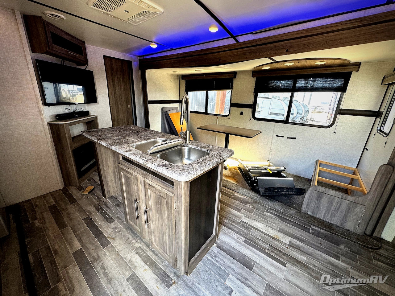 Used 2021 Crossroads Zinger ZR331BH For Sale in Robstown, TX