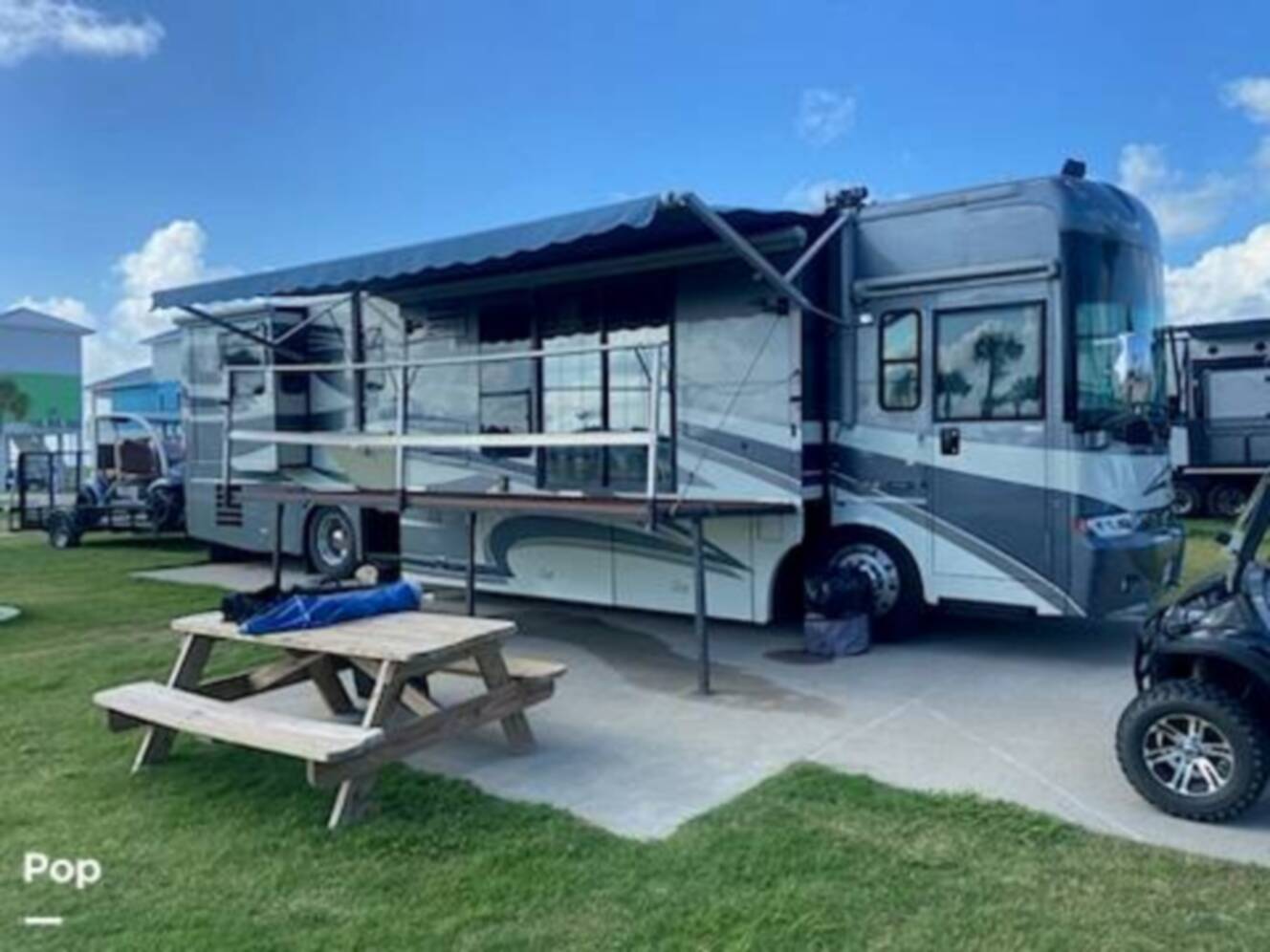 A photo of this 2006 Itasca Horizon 40FD