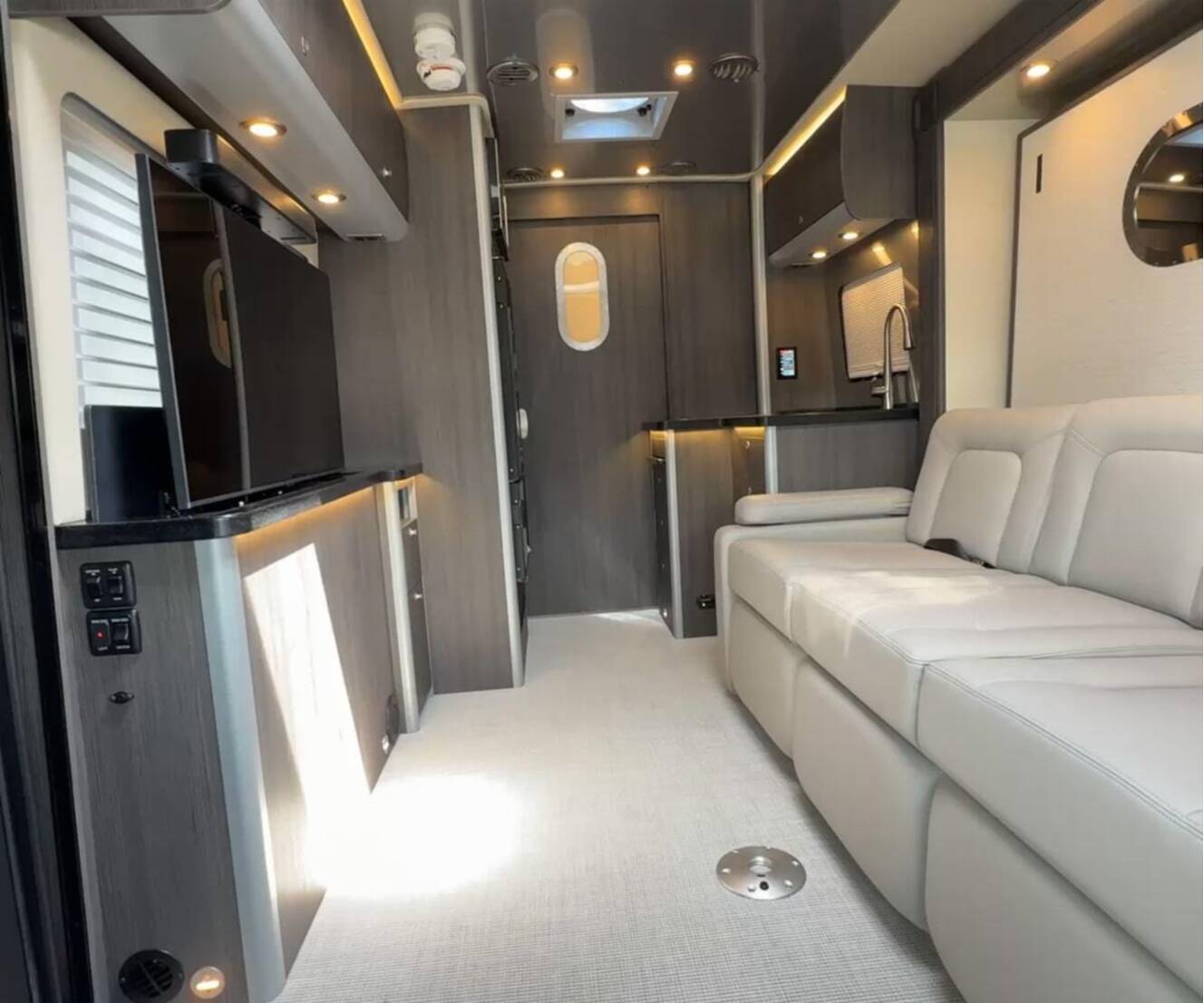 A photo of this 2026 Airstream Atlas