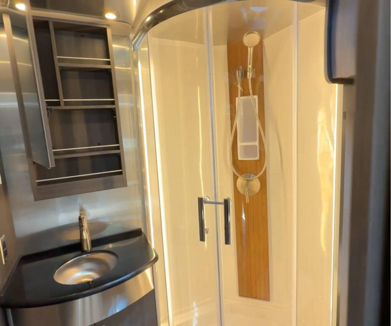 A photo of this 2026 Airstream Atlas