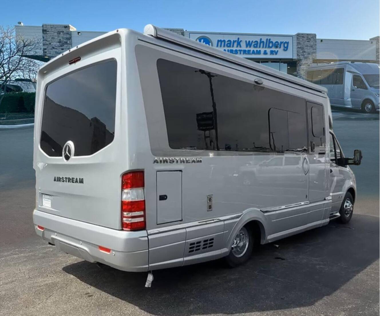 A photo of this 2026 Airstream Atlas