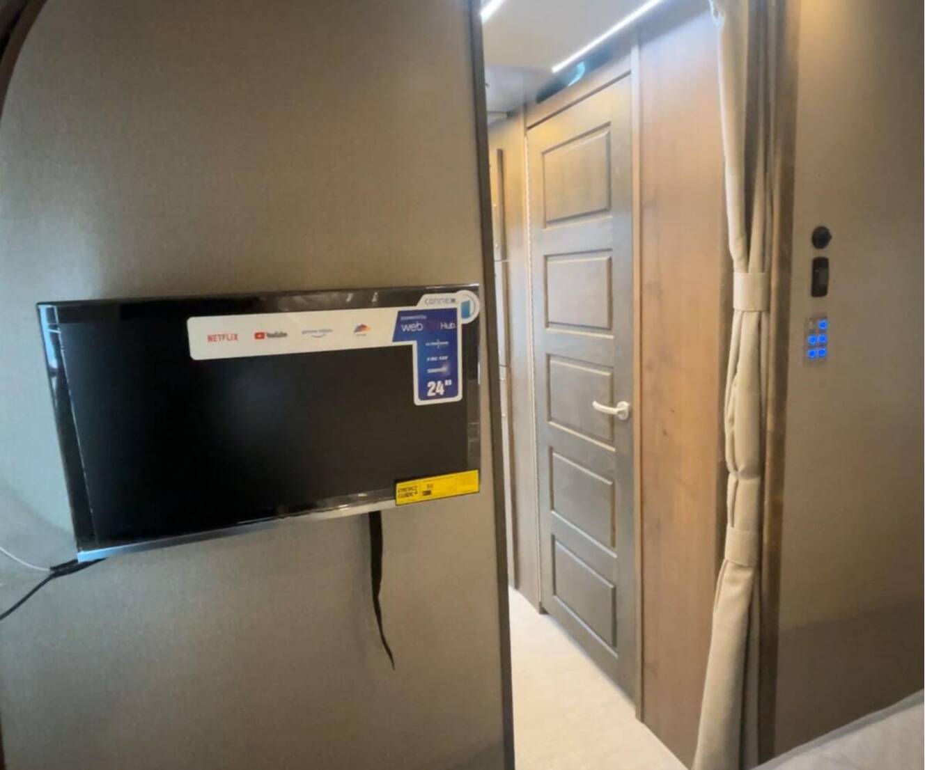 A photo of this 2026 Airstream Classic 28RB Queen